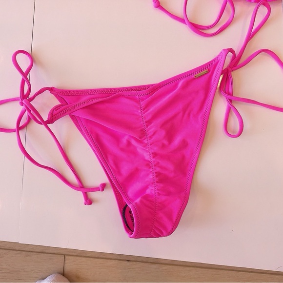 White fox bikini, sizzling hot pink in colour, never worn, brand new! 💕 - Picture 5 of 8